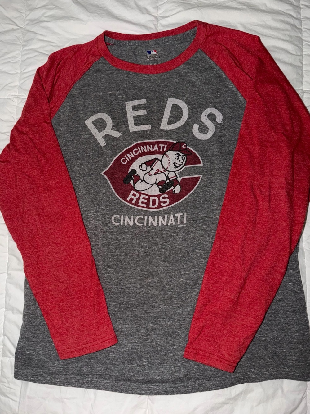 Cincinnati Reds Men's Long-Sleeve Raglan Tee - Gray & Red